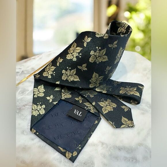 🔥 Valentino 100% Silk Floral Gold Accents Tie - Picture 16 of 16